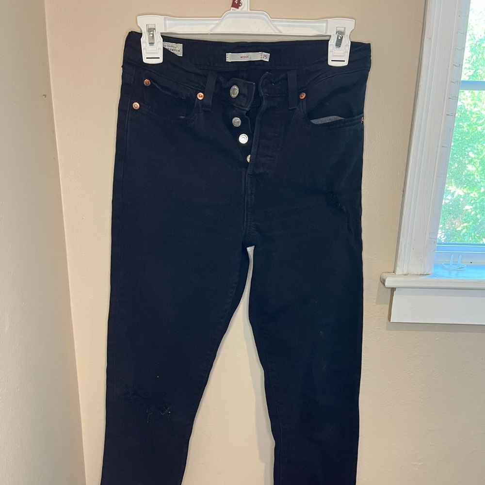 Levi’s black wedgie jeans